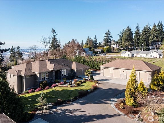 State of the art geothermal heating throughout the main home, attached 1052 square foot heated garage and the detached 1800 heated garage feet with it's own dedicated 115v service.  Plumbed for high usage welders, grinders, lifts, etc.>
