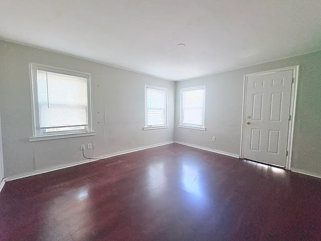 3 bed, $1,575 — Photo 4