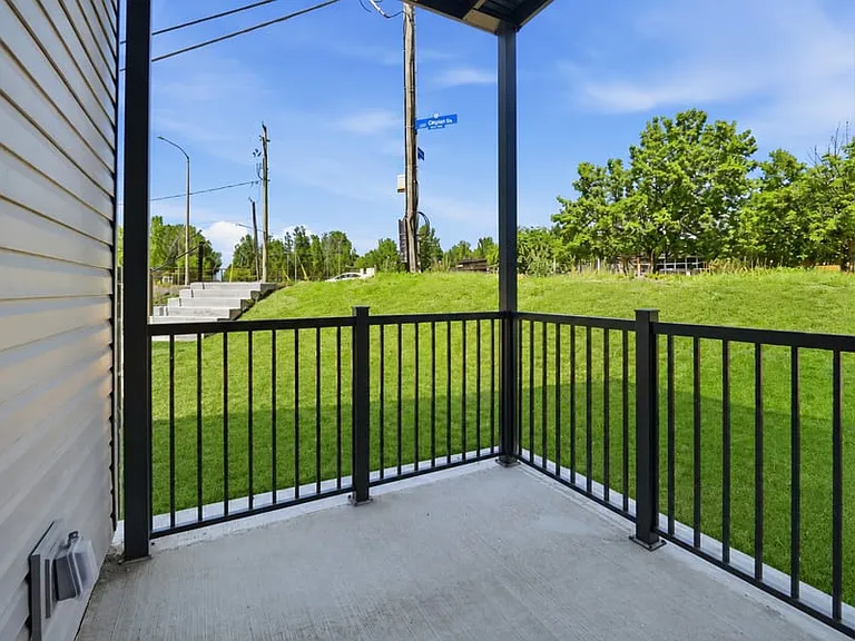 2396 Cleroux Cres #108 — Photo 7