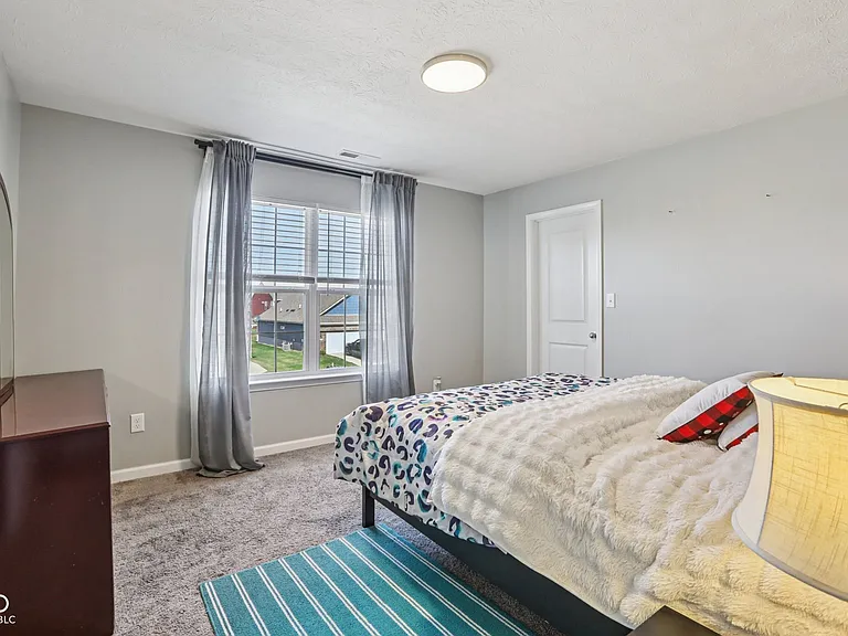 6673 Laurelwood Dr — Photo 23