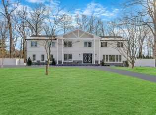 21 Hemingway Dr, Dix Hills, NY 11746