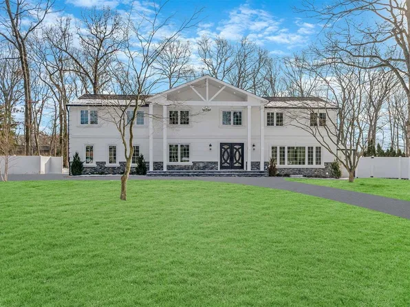 21 Hemingway Drive, Dix Hills, NY 11746