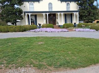 305 S Main St, Versailles, KY 40383