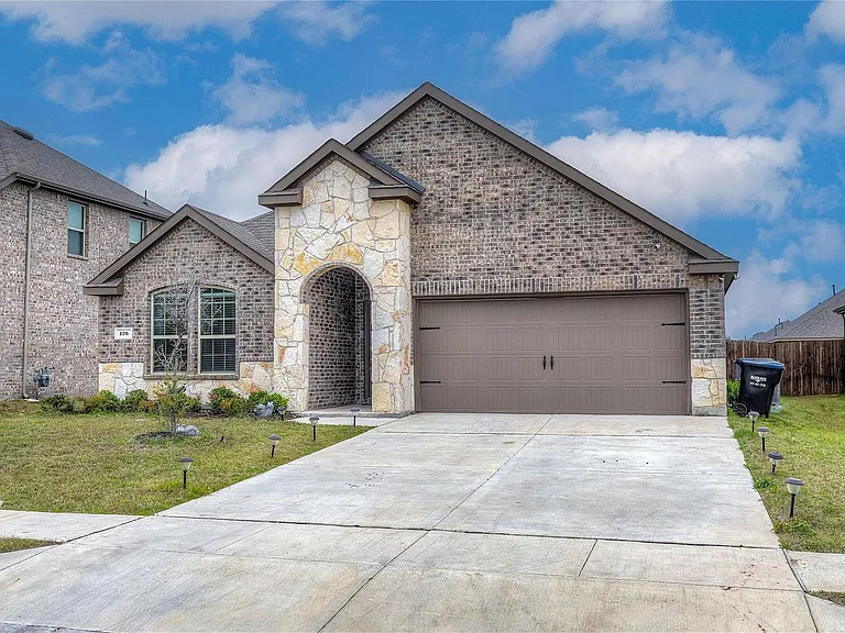 176 Mockingbird Way — Photo 1