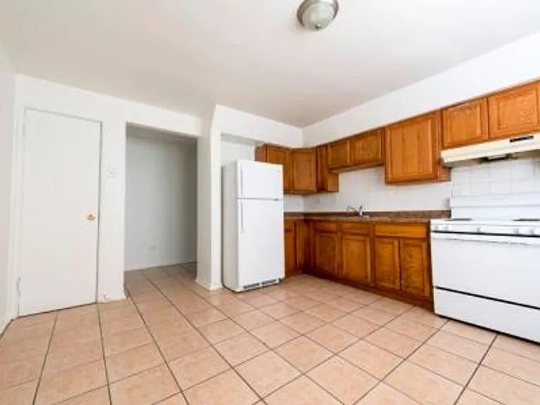 7901 S Paxton Ave — Photo 18