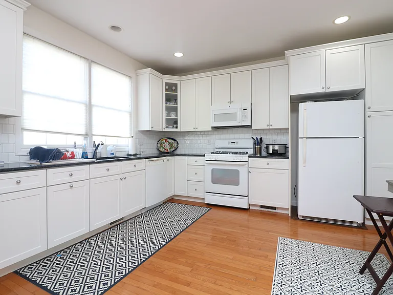 32 S Madison Ave — Photo 9