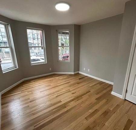 3rd image of 109 Bidwell Ave