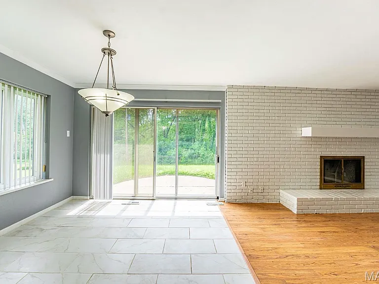 2525 Fox Hills Dr — Photo 15