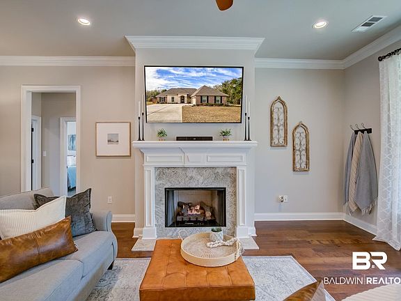 4th image of 1090 Thoresby Dr