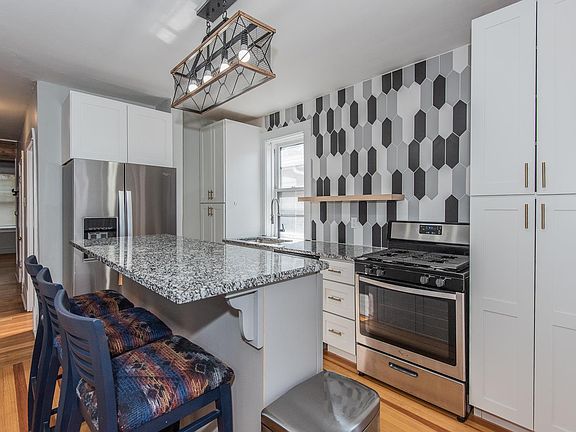 3rd image of 5441 Lisette Ave