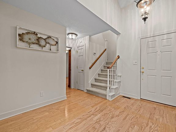 4th image of 246 Fox Rdg