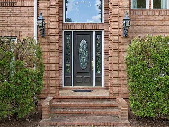 5th image of 1413 Shannon Pl