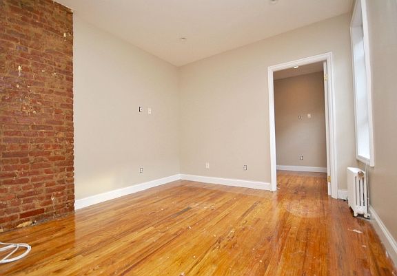 4th image of 326 E 78th St APT 32