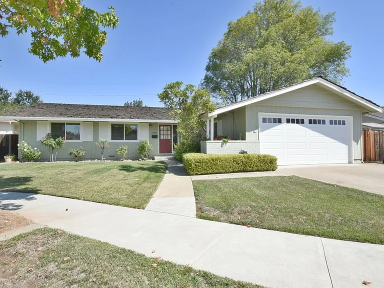 10510 Baywood Ct — Photo 1
