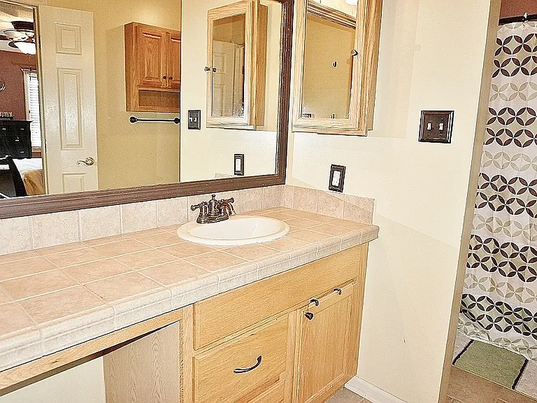 408 Hampshire Pl — Photo 12