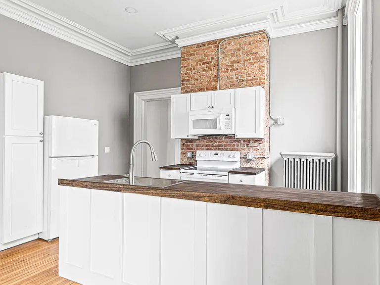 123 William St #B — Photo 3