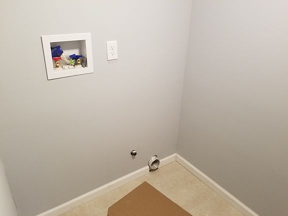 5th image of 15 Wittman Ln
