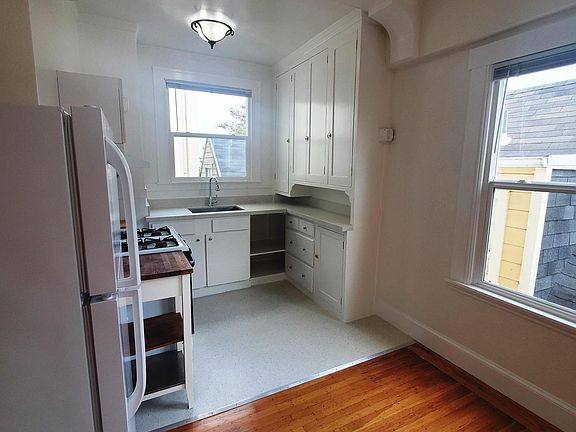 LIGHT & BRIGHT CHARMING KITCHEN W/ AMPLE CABINET SPACE