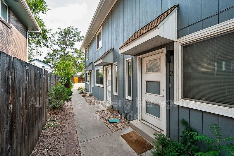 3 bed, 2.0 bath, 900 sqft, $3,000 — Photo 2