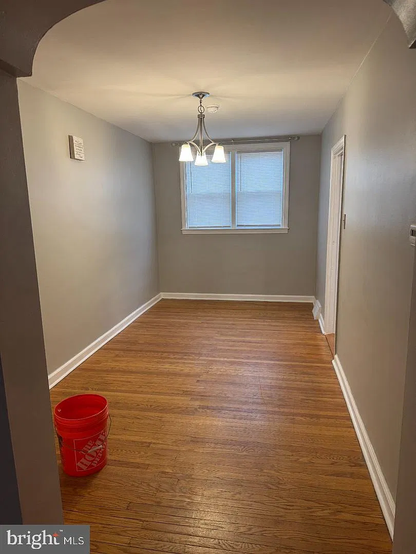 3 bed, 1.5 bath, 1120 sqft, $1,800 — Photo 2