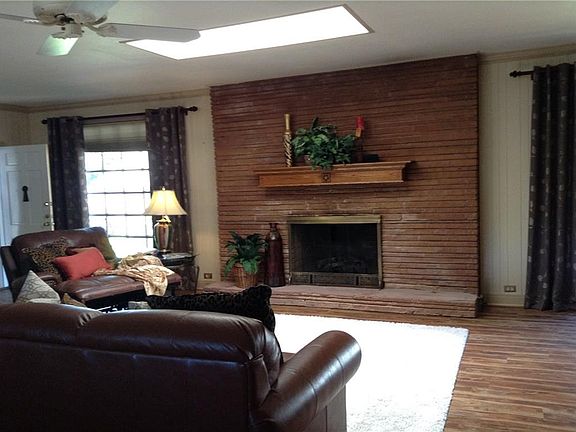 3rd image of 1101 Sayles Blvd