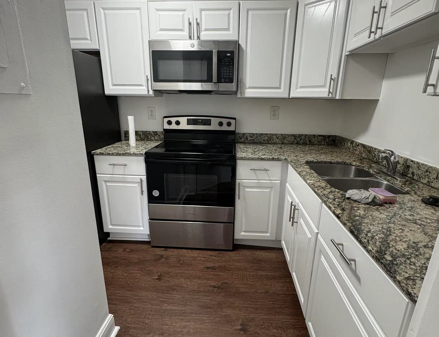 2 bed, 1.0 bath, 698 sqft, $2,000 — Photo 2