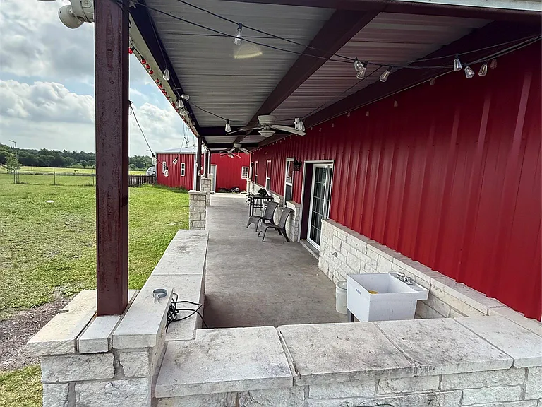 7027 FM 971 — Photo 24