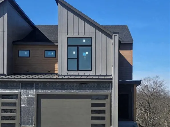 9309 Aminda St, Lenexa, KS 66227