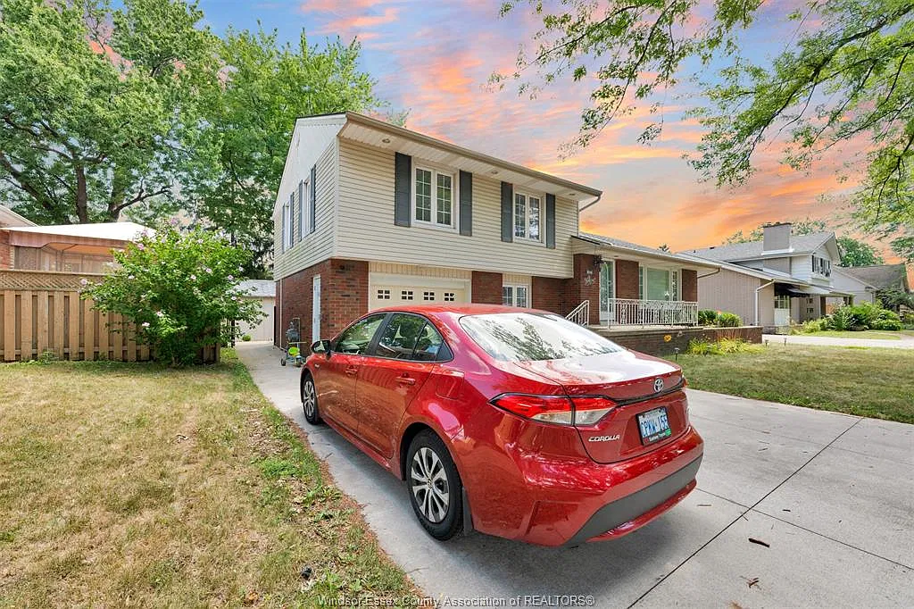 3 bed, 1.5 bath, $2,395 — Photo 4