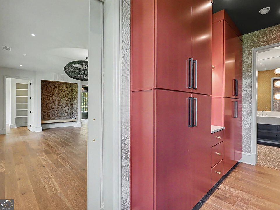 31st image of 140 Cove View Ln