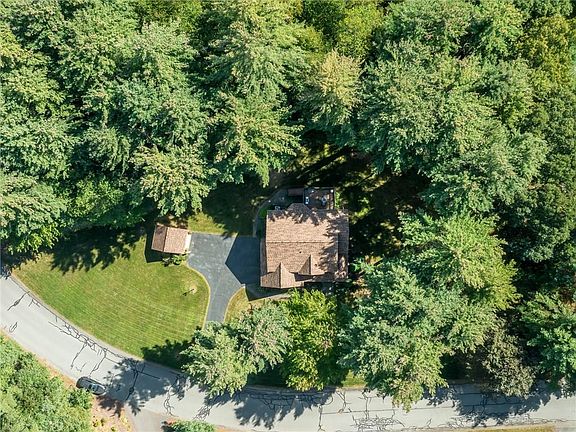 4th image of 1 Bourget Ct
