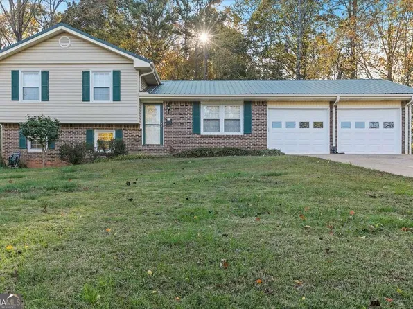 6166 Laurelwood Trl, Flowery Branch, GA 30542