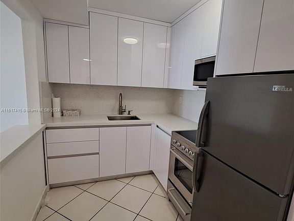 4th image of 17560 Atlantic Blvd APT 403