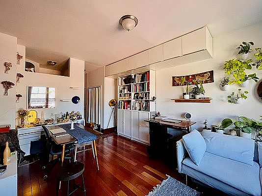 3rd image of 338 W 19th St APT 4C