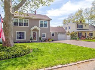 294 Wright Ave, Carle Place, NY 11514
