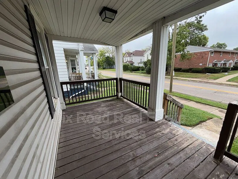 2 bed, 1.0 bath, 958 sqft, $825 — Photo 3