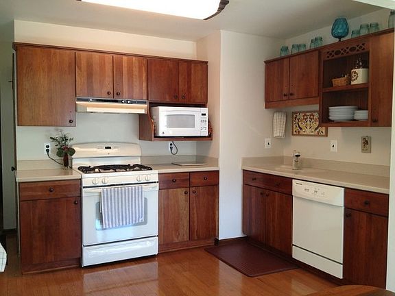 4th image of 2823 Elmwood Ave