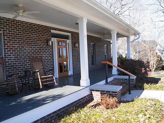 3rd image of 111 Dover Ln
