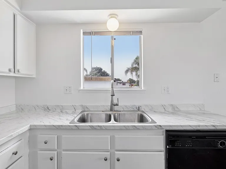 Ocean Villas Apartments — Photo 38