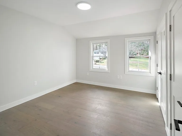 44 Sherburn Cir — Photo 6