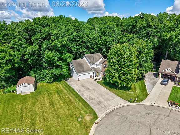 3rd image of 4449 Pondview Dr