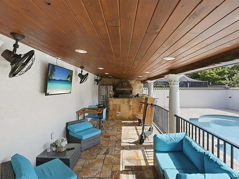 6611 N Hale Ave — Photo 35