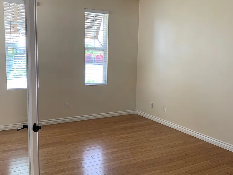 3rd BR/Den