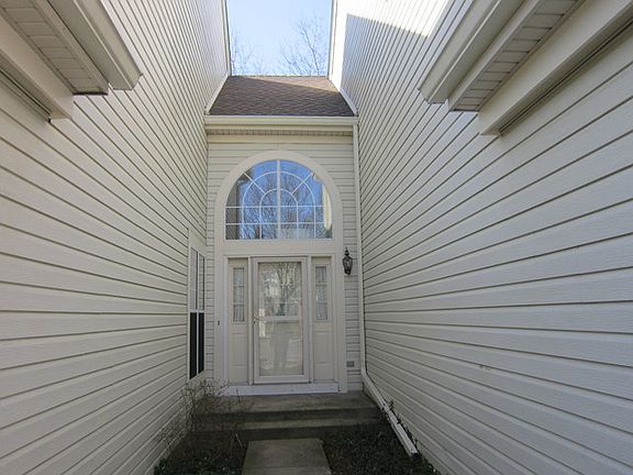 2nd image of 1512 Poplar Creek Dr #1512