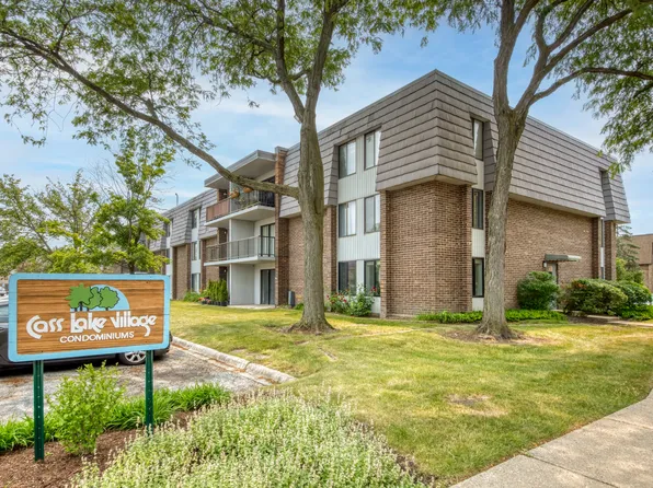924 S Lake Ct APT 108, Westmont, IL 60559