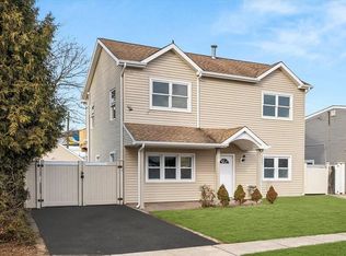 1470 Coolidge St, Bellmore, NY 11710