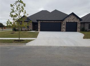 438 N Reeds Bridge Dr, Fayetteville, AR 72704