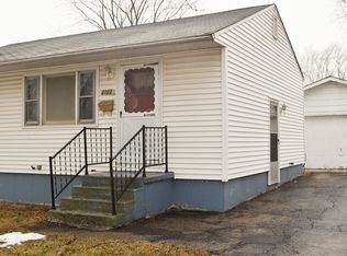 2722 Navaho Rd, Waukegan, IL 60087