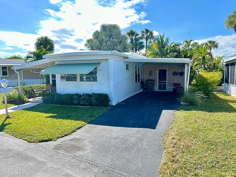 425 E Bougainvillea Dr — Photo 3