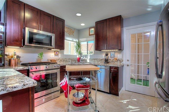 The chef in you will love the high-end Kitchenaid appliances